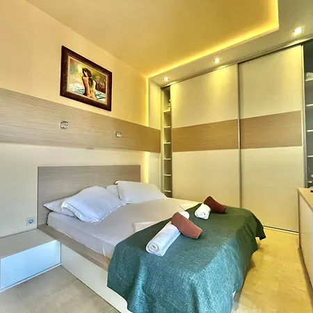 Butua 4*